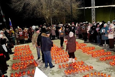 В память о бойцах СВО зажгли сотни свечей